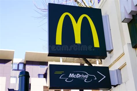 Mcdonalds Mcdrive Cliquez Et Collectez Le Symbole Texte Et Le Logo De