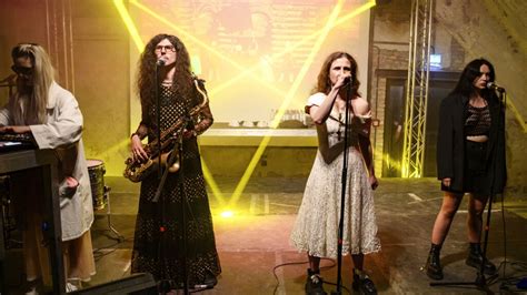 Pussy Riot Anti War Tour Si Parte Da Berlino Euronews