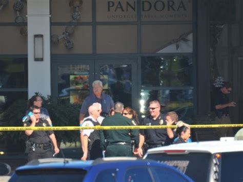 Florida mall reopens after fatal shooting