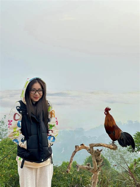 Cuộc sống của mới của hot girl Nhật Lê sau 6 năm chia tay Quang Hải đính hôn thiếu gia