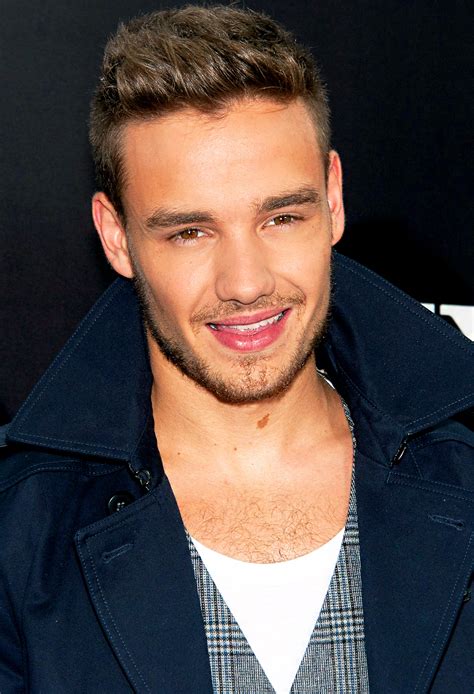 One Direction Star Liam Payne Takes High Speed Selfies With Fans In