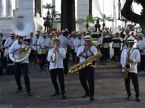 Banda Municipal de Guayaquil lleva la música y el arte al Hemiciclo de