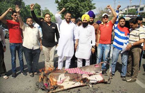 Congress Burns Pms Effigy The Tribune