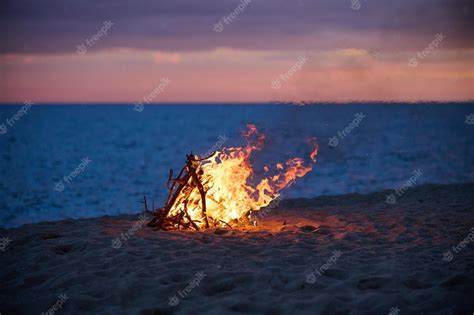 Beach Campfire Wallpapers - Top Free Beach Campfire Backgrounds ...