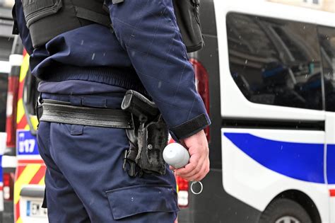 Besançon Le rodéo urbain finit dans les gaz lacrymo un policier