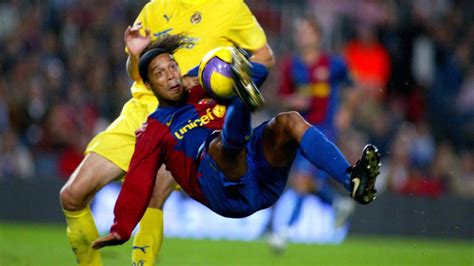 Ronaldinho Bicycle Kick Goal