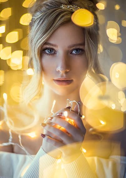 How to Take Dreamy Portraits with Christmas Lights