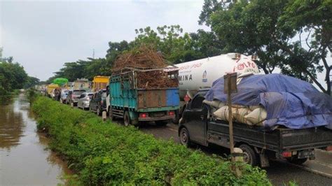 Macet Parah Di Jalur Pantura Rembang Pati Ada Perbaikan Jalan