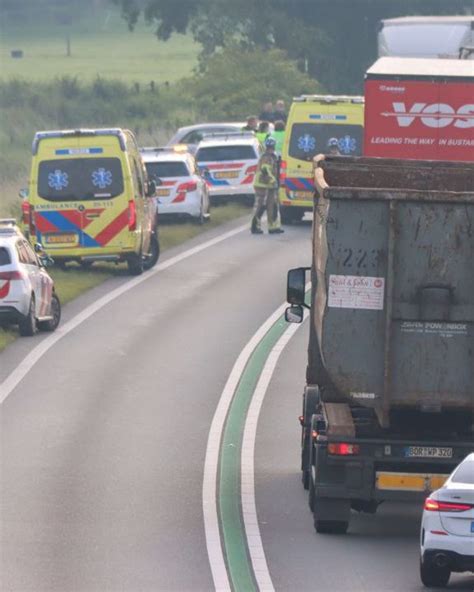 Dode Bij Ongeluk Op N35 Bij Enschede Weg Dicht In Beide Richtingen Oost