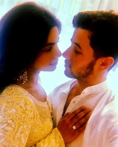 Nick Jonas Kissing Wife Priyanka Chopra In Middle Of His Concert Is