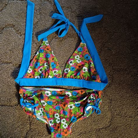 Flerfärgad bikini storlek S Köp på Tradera