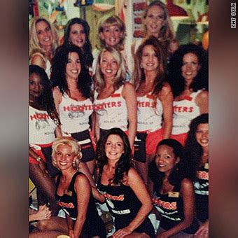 Conjugado Escéptico Grapa kat cole hooters Especificidad consumirse pintor