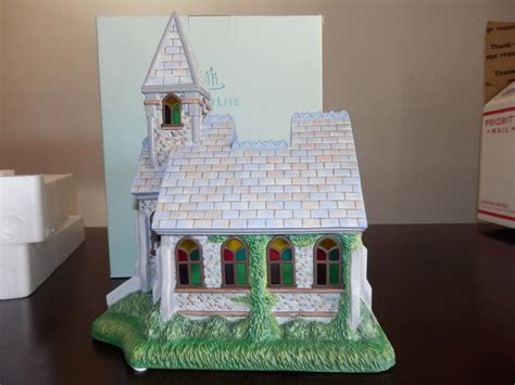 The Church Old World Village Tealight House Partylite P