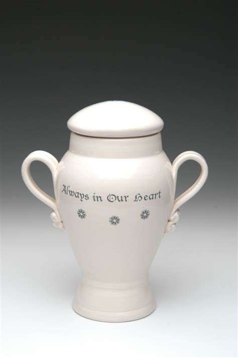 Ceramic urn styles that offer a beautiful way to remember 17