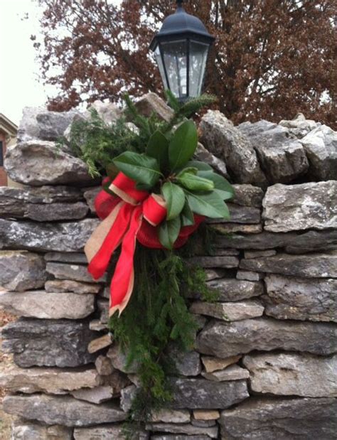 Christmas Decoration Neighborhood Entrance Greenery Burlap Red