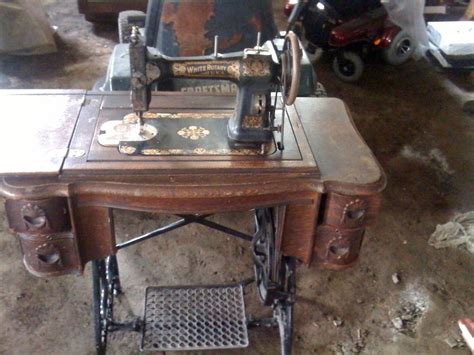 Sewing machine White Rotary USA | Collectors Weekly