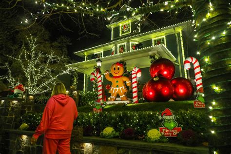 Scenes from the 2023 Dyker Heights Christmas Lights - BKMAG