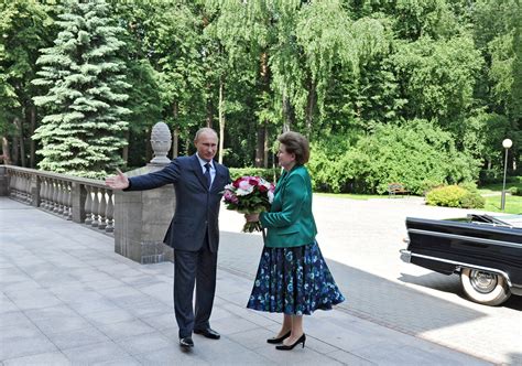 完璧な紳士：プーチン大統領からの花束 ロシア・ビヨンド