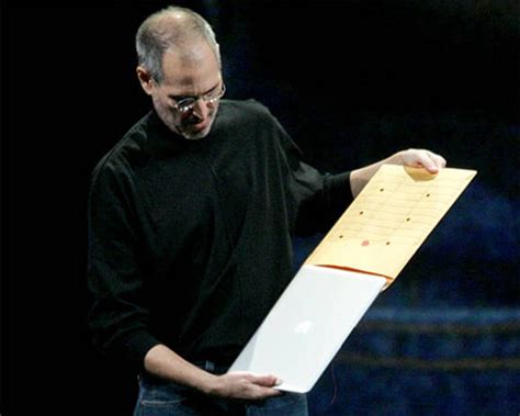 Dentro de este sobre que mostró Steve Jobs estaba el futuro de los