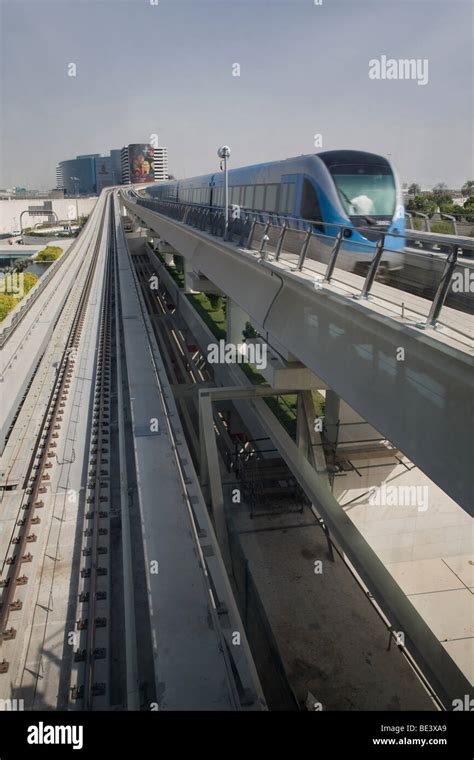 Dubai Metro train line railway track tracks uae Stock Photo - Alamy