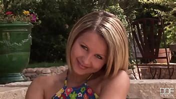 Inviting Us Into Her Garden XVIDEOS