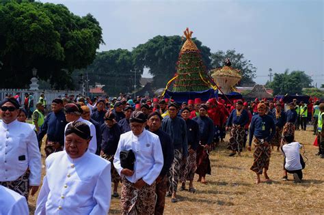 Grebeg Syawal Tradisi Keraton Yogyakarta Saat Idul Fitri Yogya Gudegnet