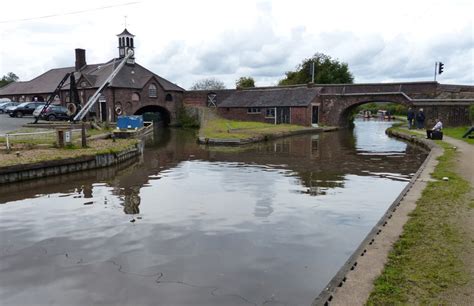 Hartshill Wharf And British Waterways Mat Fascione Cc By Sa 2 0