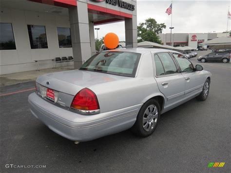 2002 Silver Frost Metallic Ford Crown Victoria 81540113 Photo 7