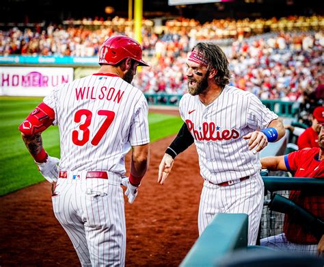 WATCH WESTON WILSON GIVE PHILS A 3-2 LEAD! | Fast Philly Sports
