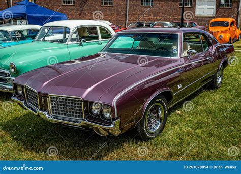 1972 Oldsmobile Cutlass Supreme Hardtop Coupe Editorial Stock Image Image Of Collectible