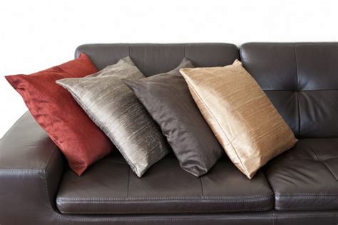 What Color Throw Pillows Go with Brown Couch? (25 Examples with Images) – Collection a day