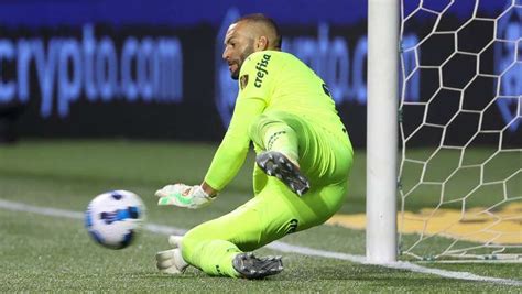 Não pega pênalti Weverton tem grande média na marca da cal