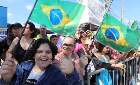 População prestigia desfile cívico de 7 de setembro Prefeitura