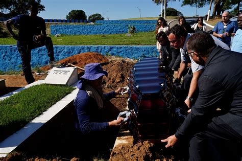 A Gazeta Clarinha Enterrada No Es Ap S Interna O Por Anos