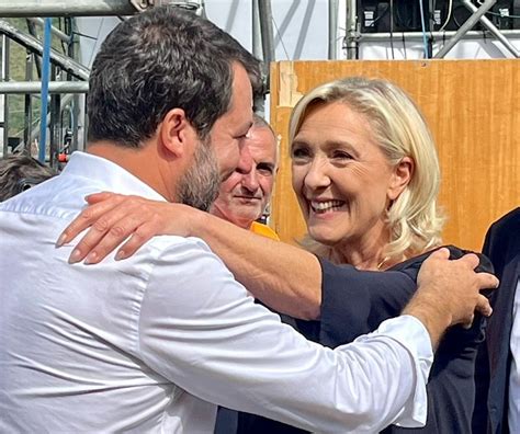 Marine Le Pen a Pontida Viva il Capitano Salvini Governo durerà 5