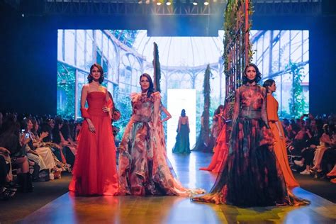 R ELAN PRESENTED A STUNNING COLLECTION BY GAURI AND NAINIKA MADE FROM