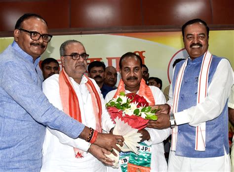 Former Mla Dara Singh Chauhan Joins Bjp