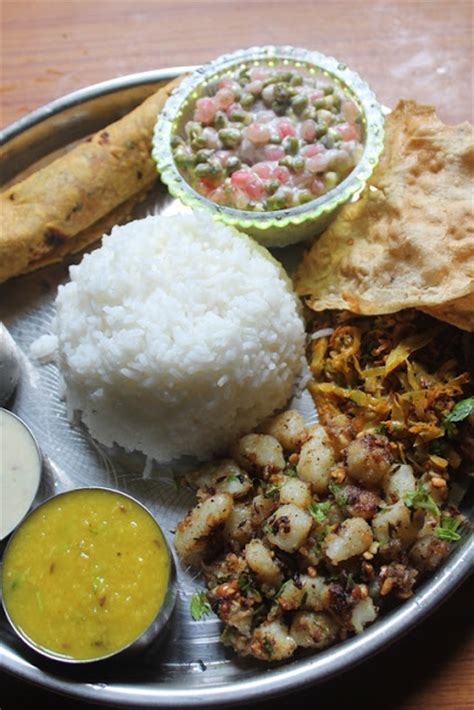 Lunch Menu 13 - Gujarati Thali Meals - Gujarati Thali Lunch Menu ...