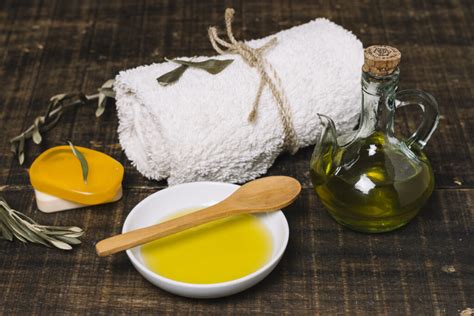 8 Surprising Benefits of Olive Oil for Health, Hair & Skin