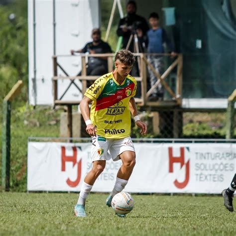 Destaque Da Base Do Brusque Contratado Pelo Flamengo Sub Esportesc