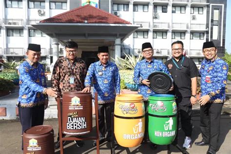 Pemkot Serang Terima Bantuan 150 Tong Sampah Dari 3 Perusahaan Banten