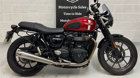 Triumph Bonneville Street Twin Abs Kirosi Red Reg Walk