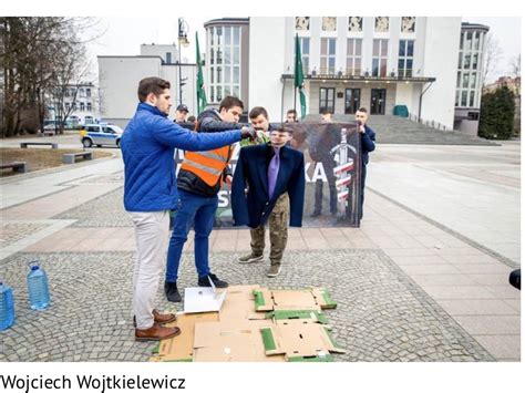 Bartosz Arlukowicz on Twitter Naprawdę Ludzie od palonych kukieł