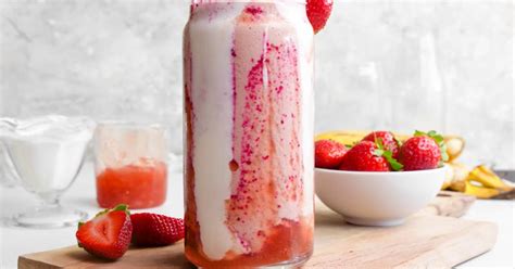 Cette recette de smoothie goûte le shortcake aux fraises Zeste