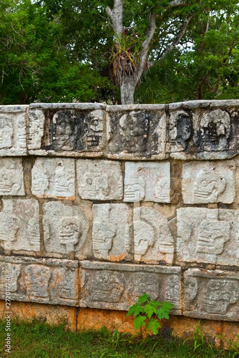 Plataforma De Los Cr Neos O Tzompantli Yacimiento Arqueol Gico Maya De