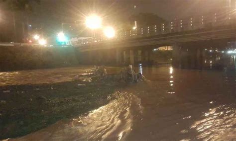 Temporal Arrasta Carros E Deixa Ruas Alagadas Em Juiz De Fora Gerais