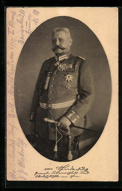 Ak Generalfeldmarschall Paul Von Hindenburg In Uniform Mit Ordensspange