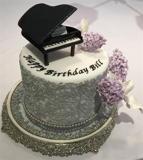 Piano cake - Decorated Cake by rdevon - CakesDecor