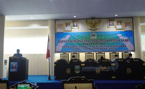 Rapat Paripurna DPRD Kabupaten Pesibar Penyampaian Nota Pengantar