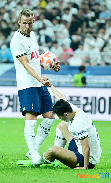 토트넘 손 맞잡은 케인 손흥민 포토엔hd 손에 잡히는 뉴스 눈에 보이는 뉴스 뉴스엔